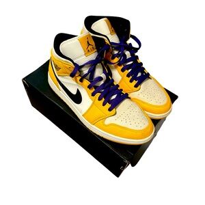 Jordan 1 Mid SE Lakers size 11.5 worn twice excellent condition.
